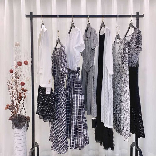 优质女装直销套装 卫衣加绒加厚与中老年服装批发网站推荐